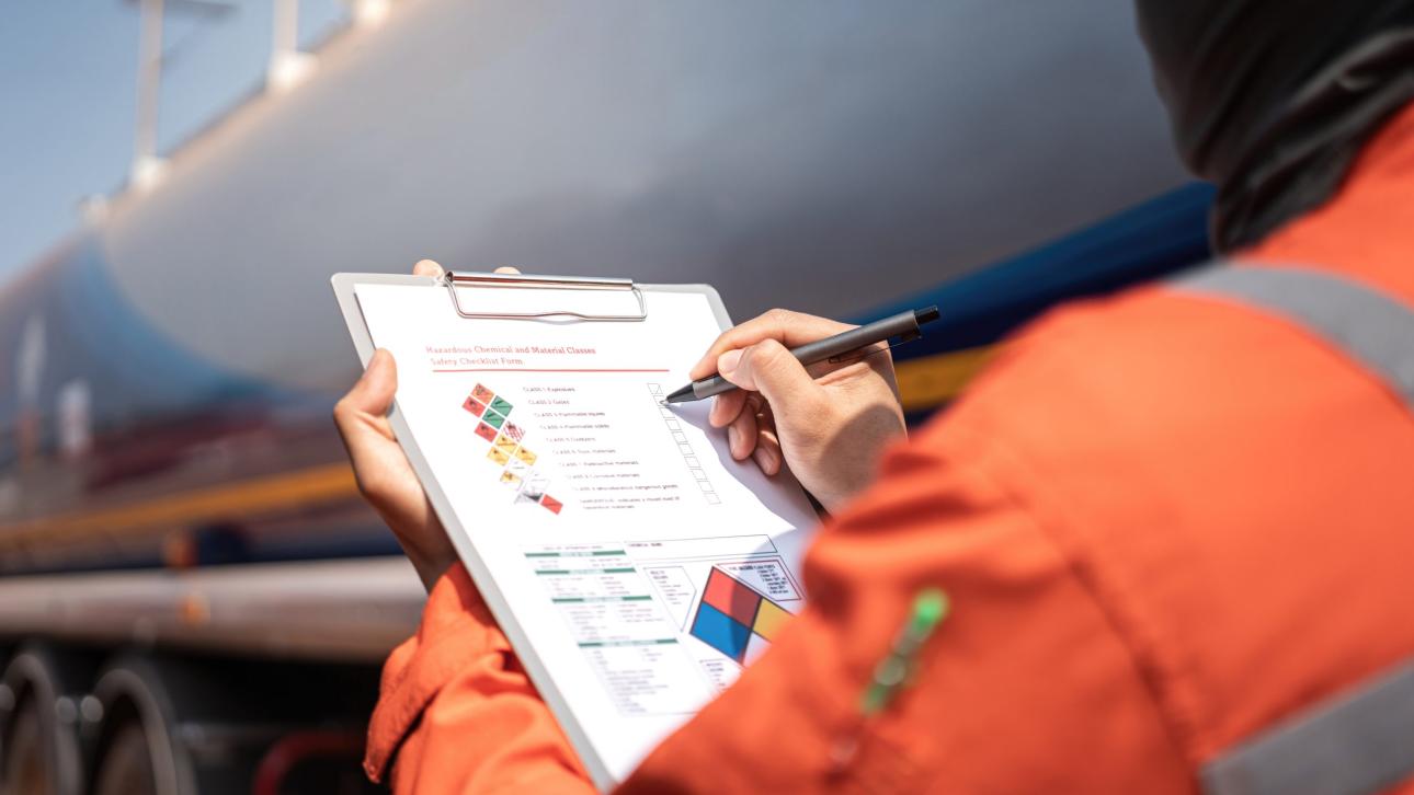 Workplace Spill Response: What to Do When a Spill Happens (Step-by-Step Guide)